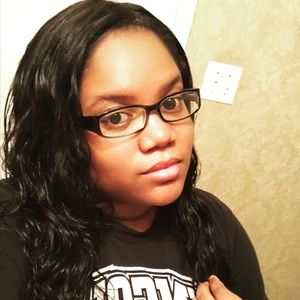 Meet your Posher, Charis